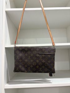 Louis Vuitton  Slingbag