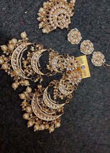 Elegant Kundan Maang Tikka