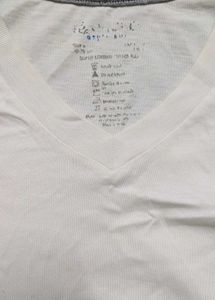Basic unisex White V-Neck Tee