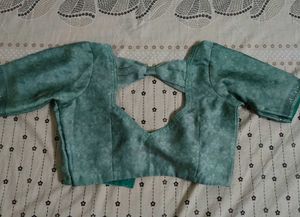 Beautiful Printed Saree With Blouse