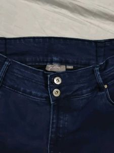 Dark Blue Cropped Jeans