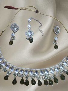 Elegant Kundan Jewelry Set