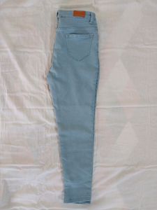 Size 30 - Skinny Fit - High Rise -