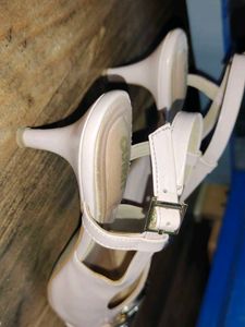 Outry Heel