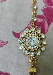 Elegant Gold &amp; Crystal Necklace