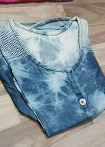 Assorted Women&#39;s Kurtas