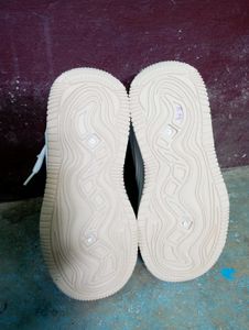 Women&#39;s White Sneakers 👟