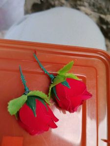 4 Set Of Earings. And 2 Rose Clops Free