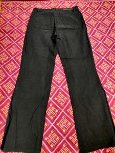 SIDE CUT STRAIGHT BLACK JEANS