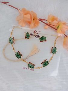 Lotus Design Necklace Set
