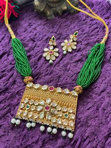 Kundan Jewelry Set: Necklace &amp; Earrings