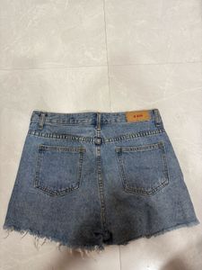 Hot Shorts With 2 Tops