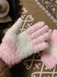 Baby Pink 🩷 And White Gloves