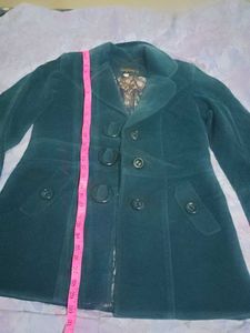 Woman&#39;s Blazer With Removable And Attachable Cap