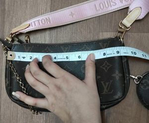 LOUIS VUITTON Pochette Sling Bag