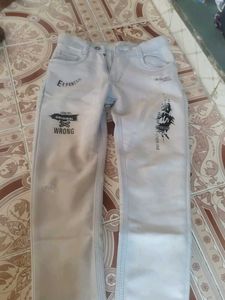 Graphic Jeans