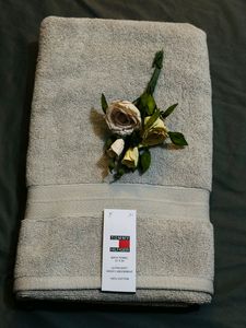 Tommy Hilfiger ultra Soft Towel Orginal MRP- 8000/