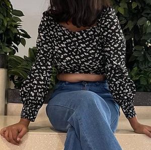 Black Puff Sleeves Crop Top