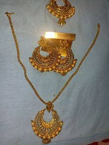Brand New Pearl Jodha Akbar Jwellery Set With Earrings And Mang Teeka