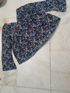 M Size Floral Print Bell Sleeve Top