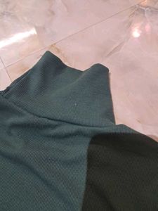 Ribbed Turtleneck Crop Top