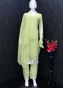 Pakistani beautiful suit 3 Set 💗💚