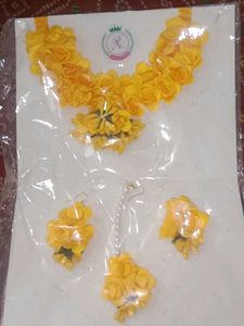 haldi ceremony jwellery flowers
