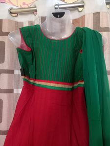 New Green &amp; Red Anarkali Kurta Set Pack Of 1