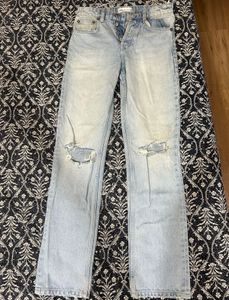 ZARA High-Waisted Mom Jeans | Size 26-27