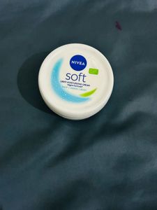 Nivea Soft Light Moisturizing Cream