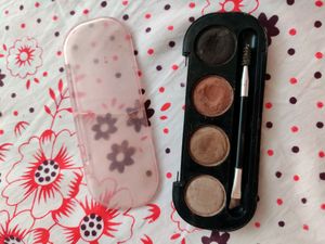 Miss Claire Eyeshadow palette