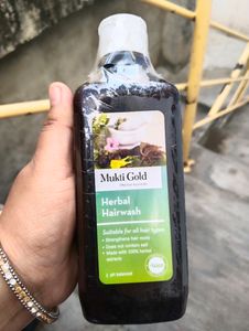 laHarbal Shampoo Without Any Hygienic Cha