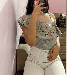 Viral Gingham Top 🖤