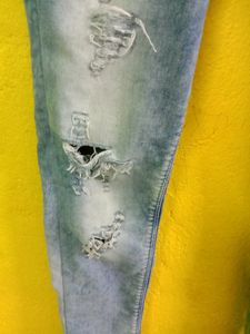 Women Damage Jeans.