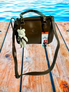 Ravishing Alluring Women Handbag – Stylish &amp; Funct