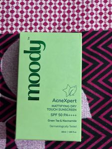 AcneXpert Mattifying Dry Touch Sunscreen