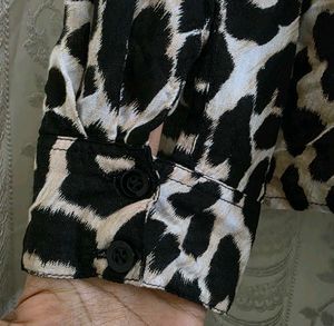 Cheetah Print Shirt -L  Motel Rocks