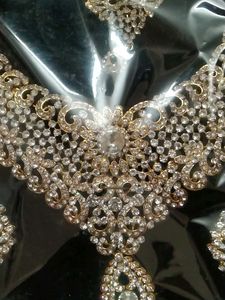 Stunning Crystal Jewelry Set
