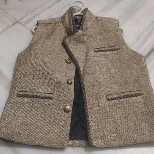 Black color coat with pant ... party wear...sell on cash ...(1-3 year age)
