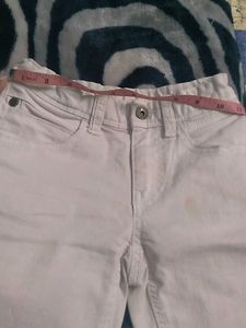 SMART WHITE SHORTS FOR THE AGE OF 5-6 YEARS...