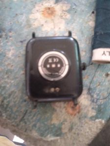 Smartwatch with Charger And Combo Damage