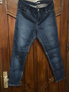 Levi&#39;s Dark Wash Jeans