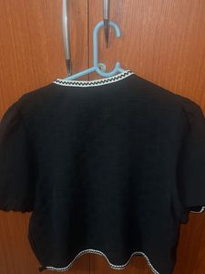 Chic Black Cropped Blazer