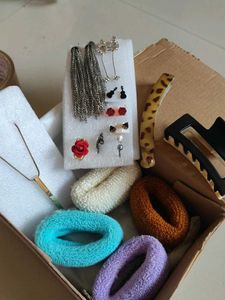 Hair Accessories &amp; Earrings Lot