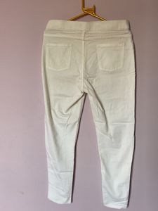 Women White Geggins Or Srechable Jeans