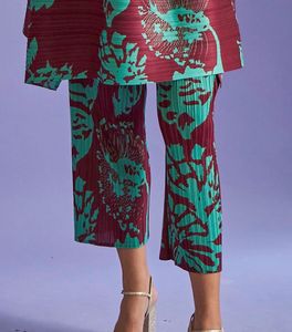 Free Size Maroon And Green Printed Pant Set