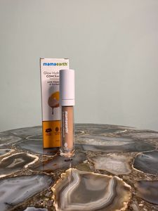Glow, hydrating concealer with vitamin C and turmeric