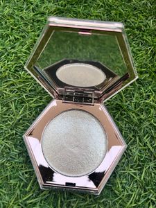 Dupe of Fenty Beauty highlighter