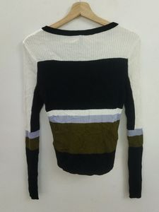 🥀H&amp;M ORIGINALLY BRANDED TOP🥀sweater