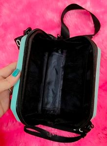 Beautiful✨Brand New Box Style Sling Bag✨💕